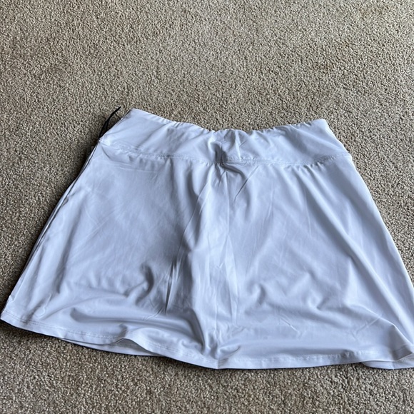 NWT Fila White tennis skirt; size medium; Pickleball - Picture 3 of 3